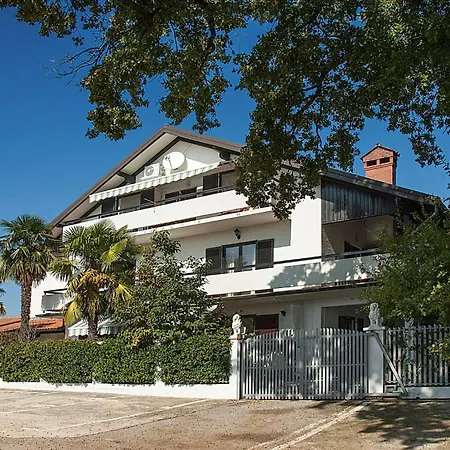 Paolija No 3 Apartamento Bužinija